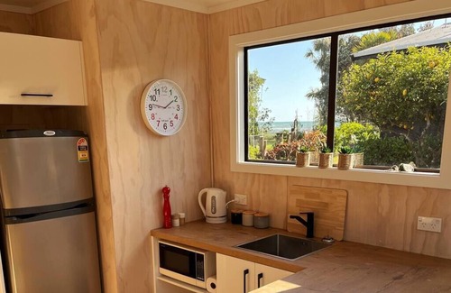 Parapara Cottage | Beachside Gem - Your Cosy Parapara Retreat