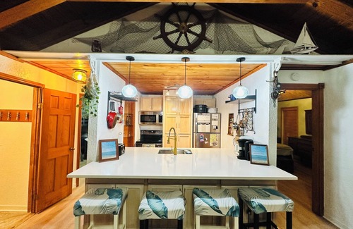 Galveston House | Beachside Get-A-Way! Walk to the Beach!