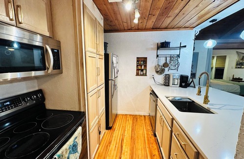 Galveston House | Beachside Get-A-Way! Walk to the Beach!
