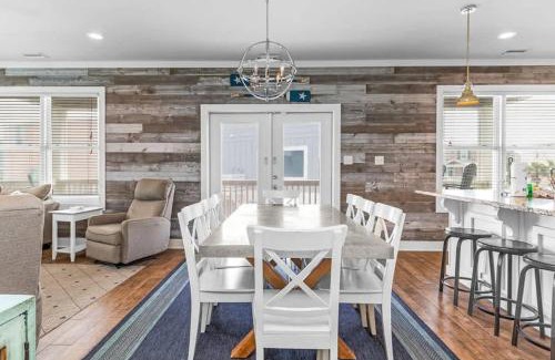 Morgantown House | Beachside Getaway- Jacuzzi Fire Pit 3-Min Walk to Beach