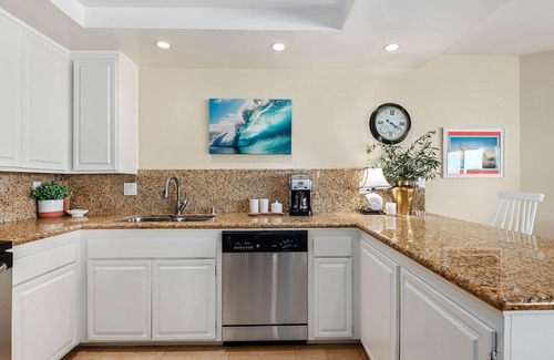 Carpinteria Condo | Beachside Getaway - Oceanfront Escape in Carpinteria