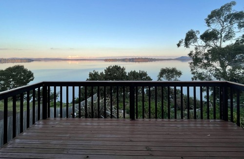 Penna House | Beachside home near Hobart airport