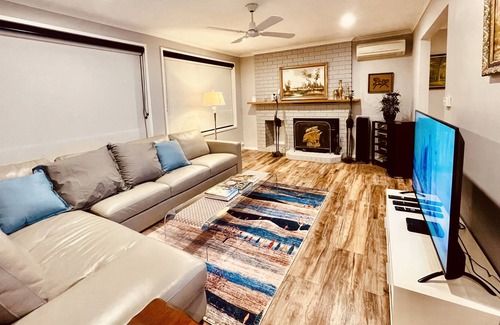 Penna House | Beachside home near Hobart airport
