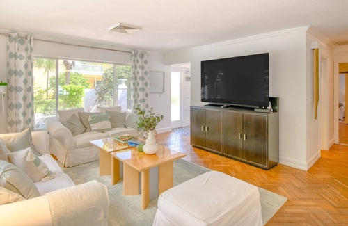 Lauderdale Beach House | Beachside home w/ great location steps away from the sand