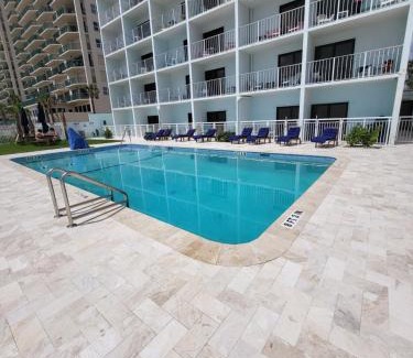 Daytona Beach Shores Hotel | Beachside Hotel