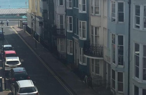 Kemptown House | Beachside House