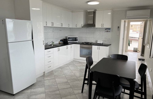 Ripon Apartment | Beachside & Jetty View Apartment 7 (Sea Eagles Nest Apt)
