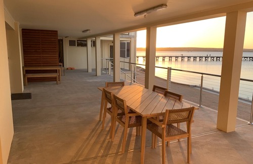 Ripon Apartment | Beachside & Jetty View Apartment 1 (Admiral Apartment)
