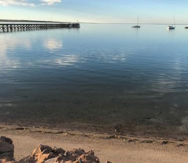 Ripon Apartment | Beachside & Jetty View Apartment 6 - Captain's Apt