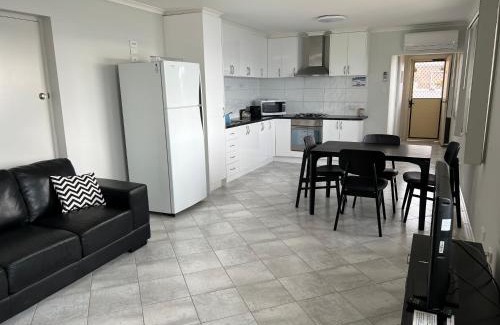 Ripon Apartment | Beachside & Jetty View Apartment 7 - Sea Eagle Nest Apartment