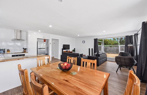 Stieglitz House | Beachside Luxe - Pet Friendly