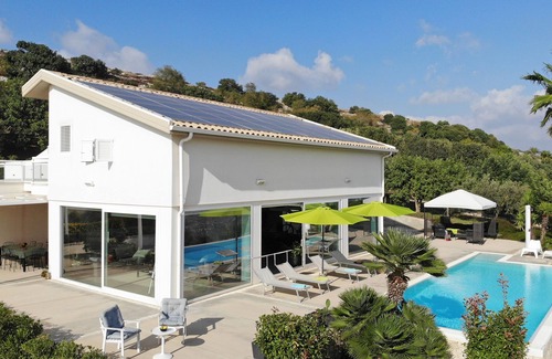 Ragusa Villa | BEACHSIDE, LUXURY APARTMENT
