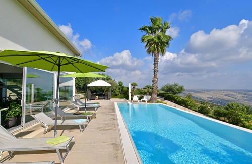 Ragusa Villa | BEACHSIDE, LUXURY APARTMENT