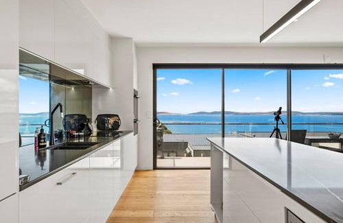 Kingston Beach Villa | Beachside Luxury Villa - Expansive Panoramic Vistas