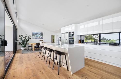 Mount Eliza House | Beachside Luxury with bay views.Mount Eliza