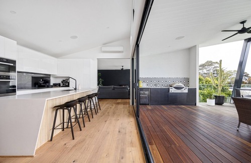 Mount Eliza House | Beachside Luxury with bay views.Mount Eliza