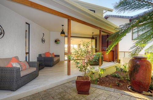 Sapphire Beach House | Beachside Manor - beachfront at Sapphire Beach