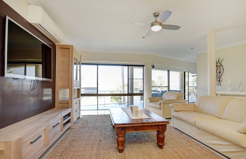 Sapphire Beach House | Beachside Manor - beachfront at Sapphire Beach