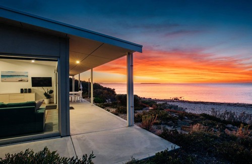 Lake Wangary House | Beachside owns one of the best positions in Coffin Bay Absolute Beachfront