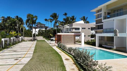 La Iglesia Apartment | Beachside Pool Apartment With Parking & Washer
