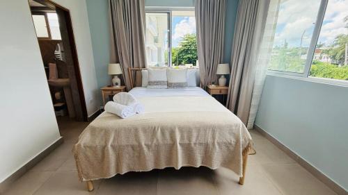 La Iglesia Apartment | Beachside Pool Apartment With Parking & Washer
