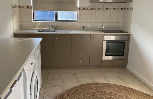 Dongara Apartment | Beachside private self contained 2 bedroom unit *Netflix * Nespresso *