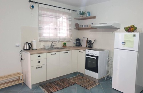 Mirties Apartment | Beachside Retreat - Sleeps 4, Terrace & Views