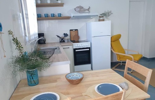 Mirties Apartment | Beachside Retreat - Sleeps 4, Terrace & Views