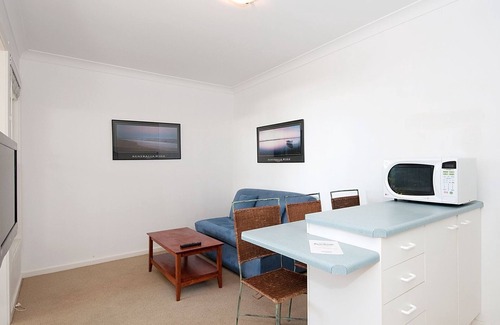 Shoal Bay Hotel | Beachside Shoal Bay Unit 2