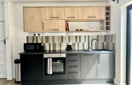 Birchington Apartment | Beachside Studio With Courtyard
