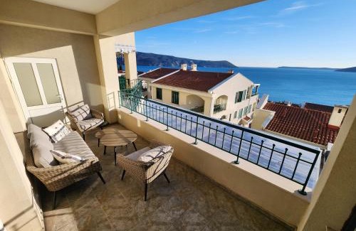 Herceg Novi Apartment | Beachside Studio with Sea View - Herceg Novi