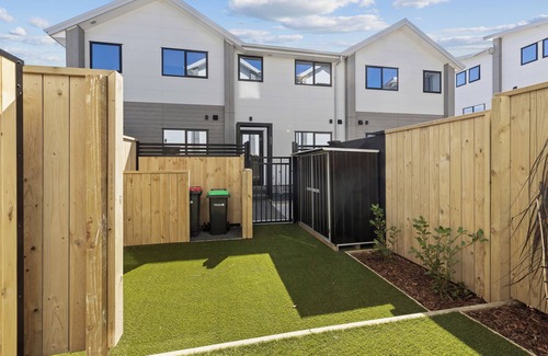 New Brighton Apartment | Beachside Townhouse - New Brighton