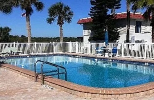 Florida House | Beachside Townhouse Flagler Beach. 1 block to beach walkover.