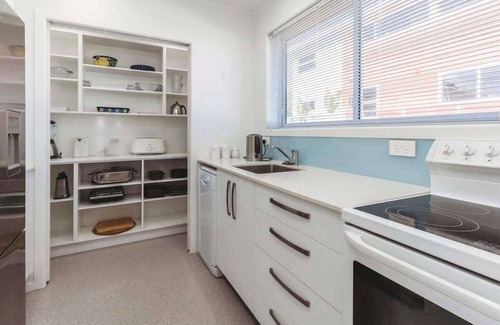 Rewa House | Beachside Townhouse in New Plymouth