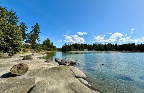 Regional District of Nanaimo House | Beachside Townhouses at The Pacific Shores Strata Property