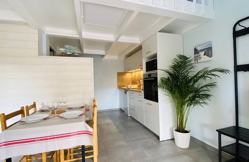 Capbreton Villa | Beachside Villa with Shared Pool & Terrace