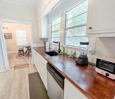 Gulfport House | Beachside Walk & Casino Retreat - Breakfast