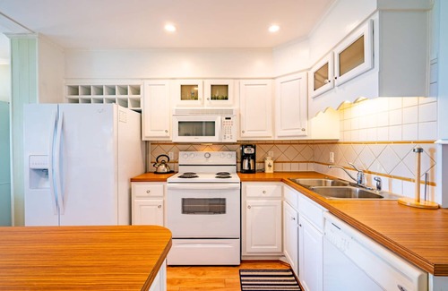Holden Beach Condo | Beachski's Bungalow 2 Bedroom, 2 Bath with Pool and Tennis, Privat Beach Access!