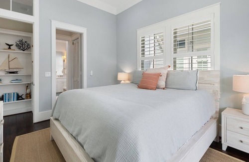 Galveston Cottage | Beachtown Chic Cottage - 4 Bed/3 Baths - With a view of the ship channel!