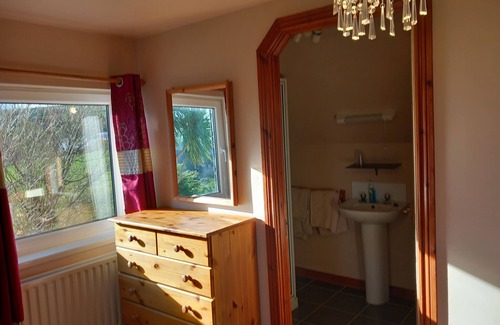 Glenariff Cottage | Beachview Cottage B red door 3 bedrooms