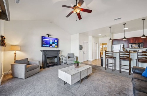 Lake Delton Condo | Beachview Twin #2 at Delton Grand (429)