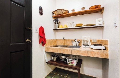 Palm Beach Estates Apartment | Beachwalk Casita>AC>Full Kitchen>Laundry>300mbps WIFI>