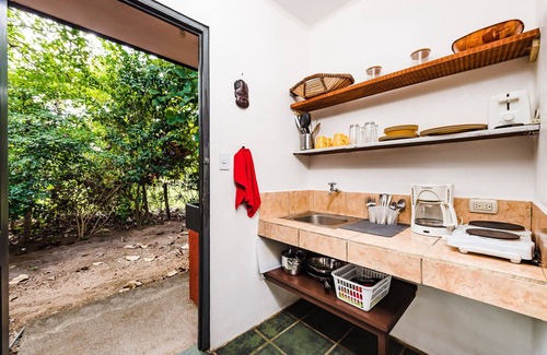Palm Beach Estates Apartment | Beachwalk Casita>AC>Full Kitchen>Laundry>300mbps WIFI>