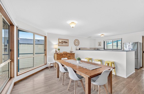 Goolwa Beach House | Beachwood – Fabulous Front-Row at Goolwa Beach | Pet Friendly