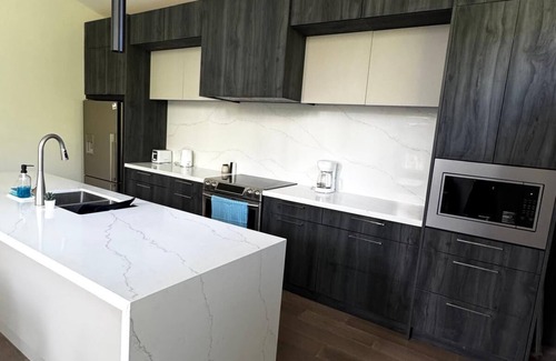 Wasaga Beach House | Beachwood Heights- close to the Beach and Blue Mountain