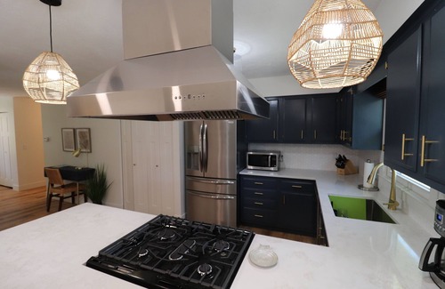 Beachwood-Bluffton House | Beachwood Home - Muskegon - walk 2 Lake MI BEACH + local playground + pickleball