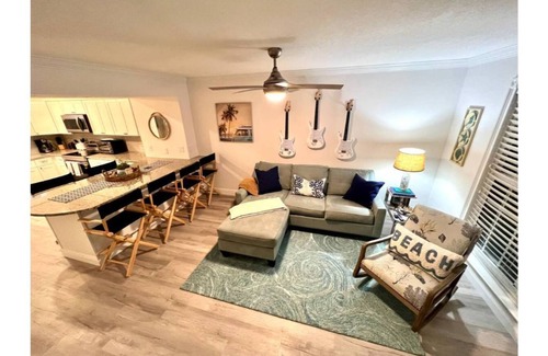 New Smyrna Beach House | Beachy 2bd Townhouse w/Garage
