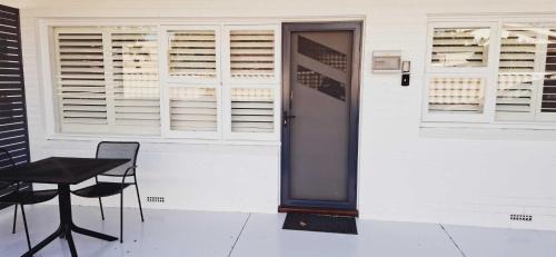 Rockingham Apartment | Beachy Apartment Near Penguin Island - Hosted by Canstay