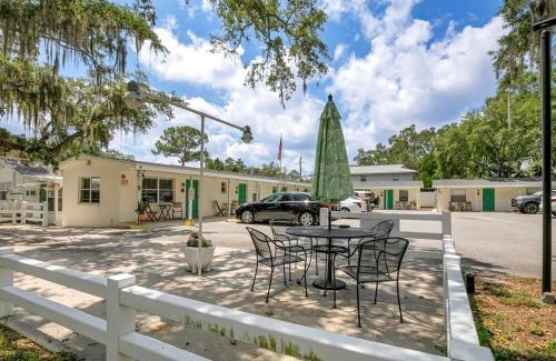 Safety Harbor House | Beachy Bungalow 111