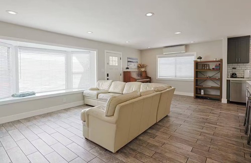 La Mesa House | Beachy bungalow